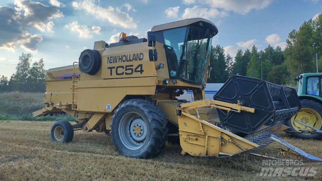 New Holland TC 54 联合收割机