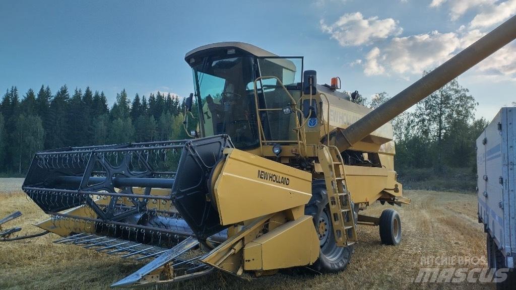 New Holland TC 54 联合收割机