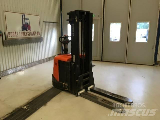 BT SPE 160 L 手推堆垛车