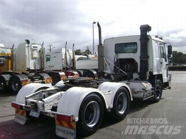 Volvo FL10 牵引车