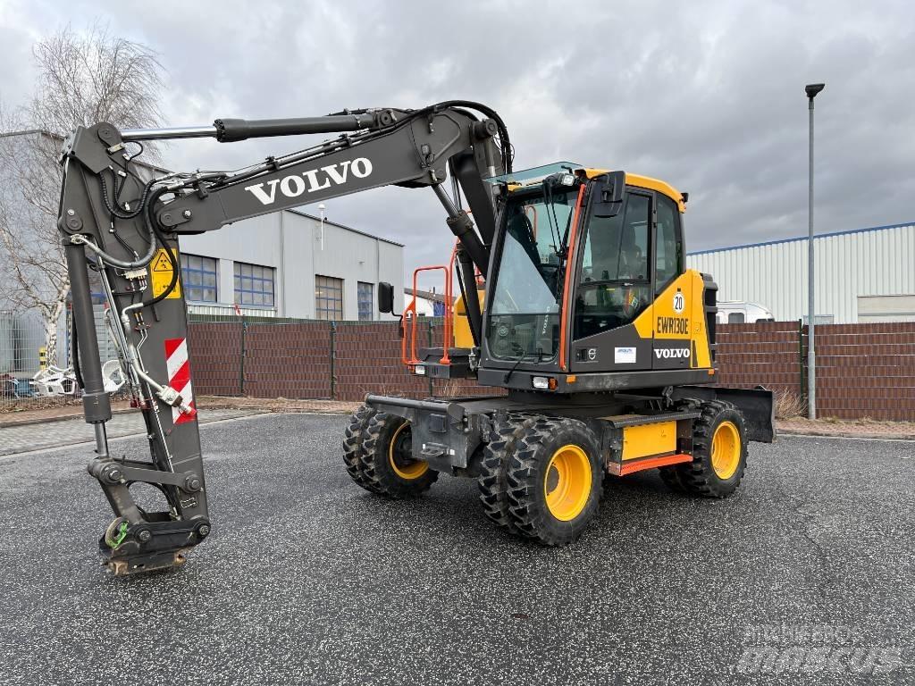 Volvo EWR130E 轮式挖掘机