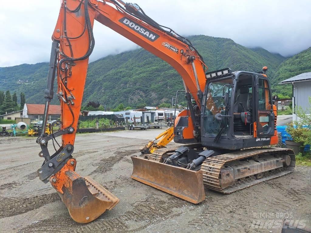 Doosan DX 140 LCR-7 履带挖掘机