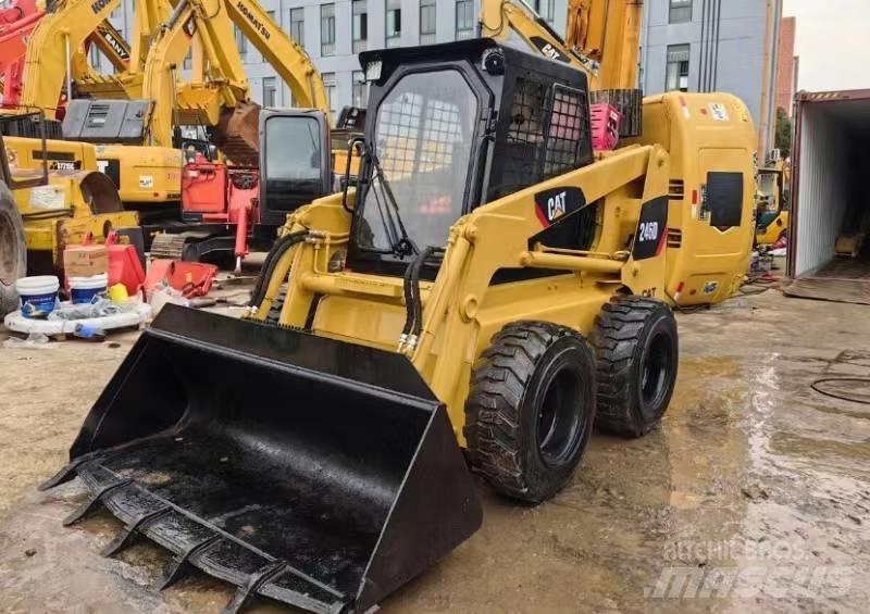 CAT 246 D 滑移装载机