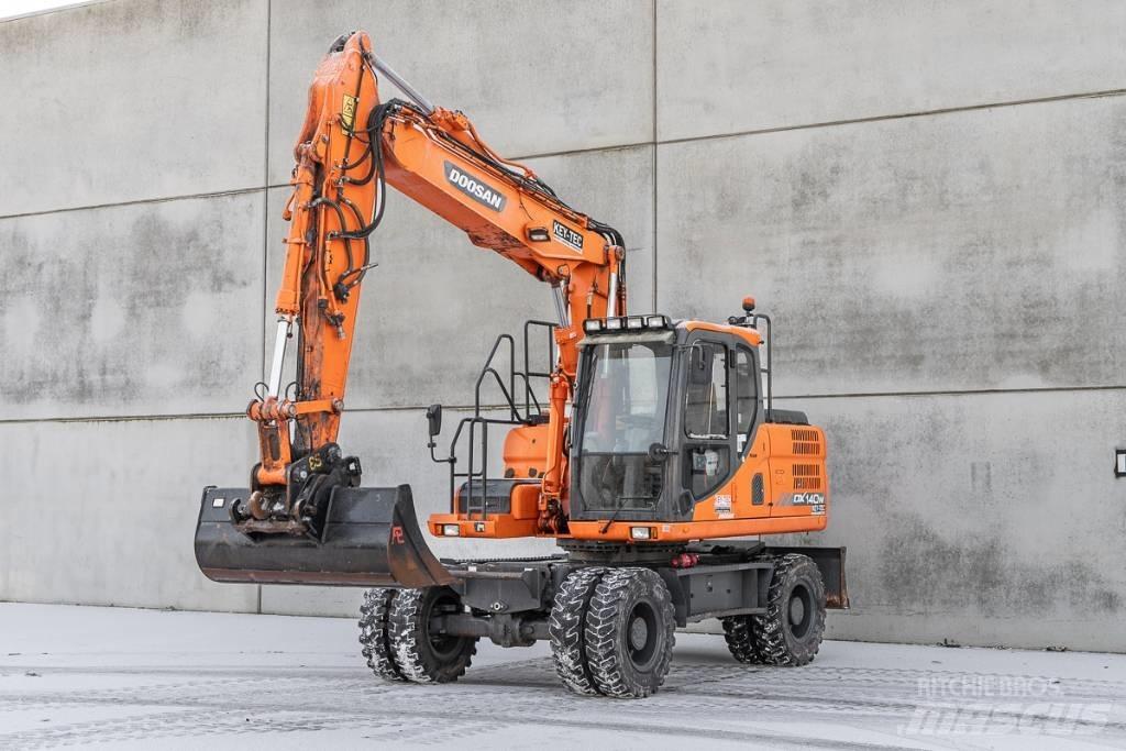 Doosan DX 140 W-3 轮式挖掘机