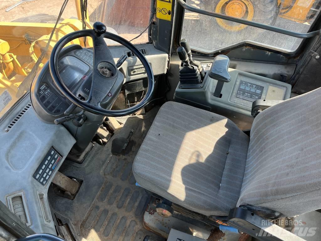 Komatsu WA 480 轮式装载机