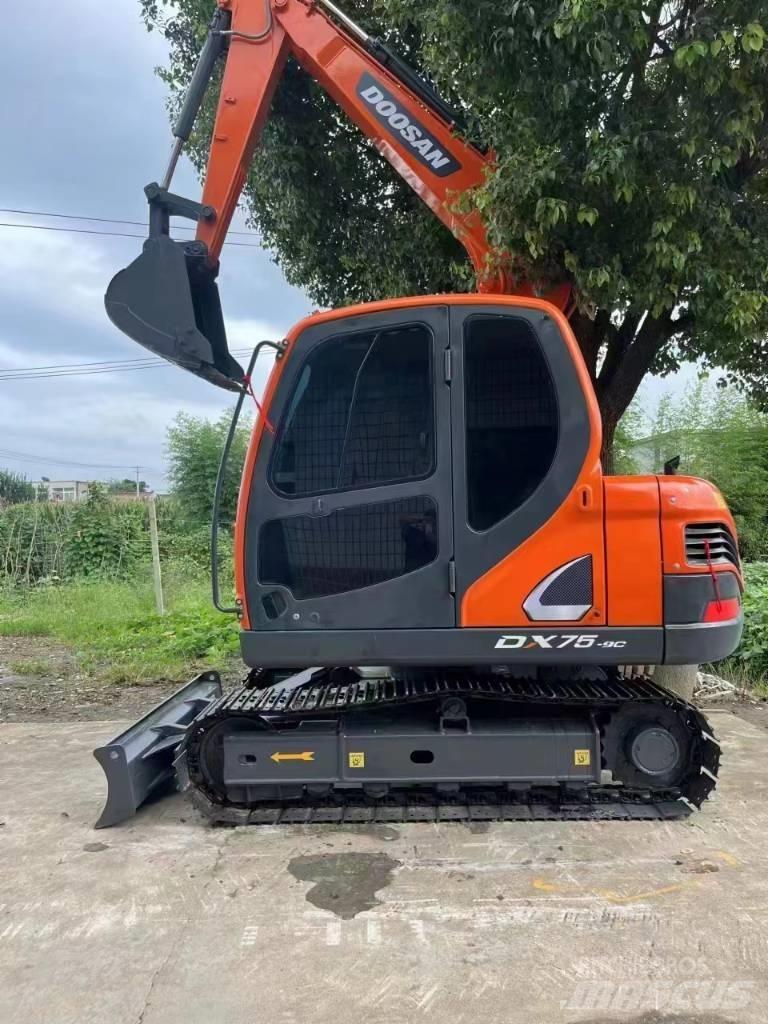 Doosan DX75 小型挖掘机