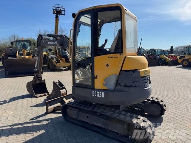 Volvo ECR 38 小型挖掘机