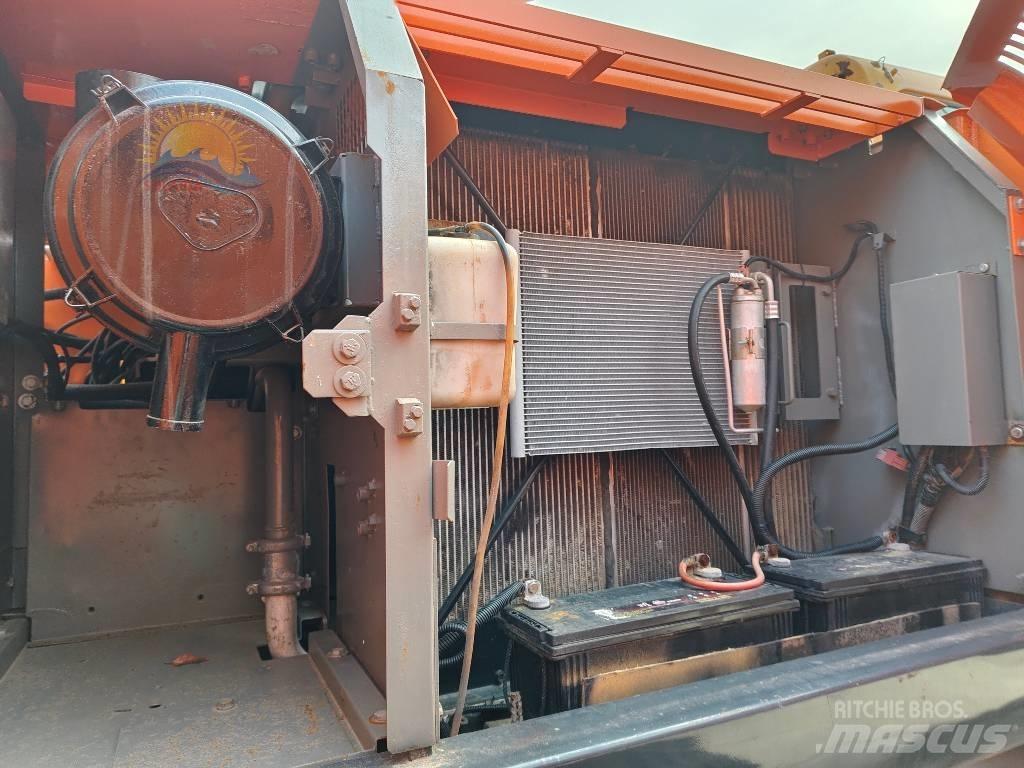 Hitachi ZX 210 履带挖掘机