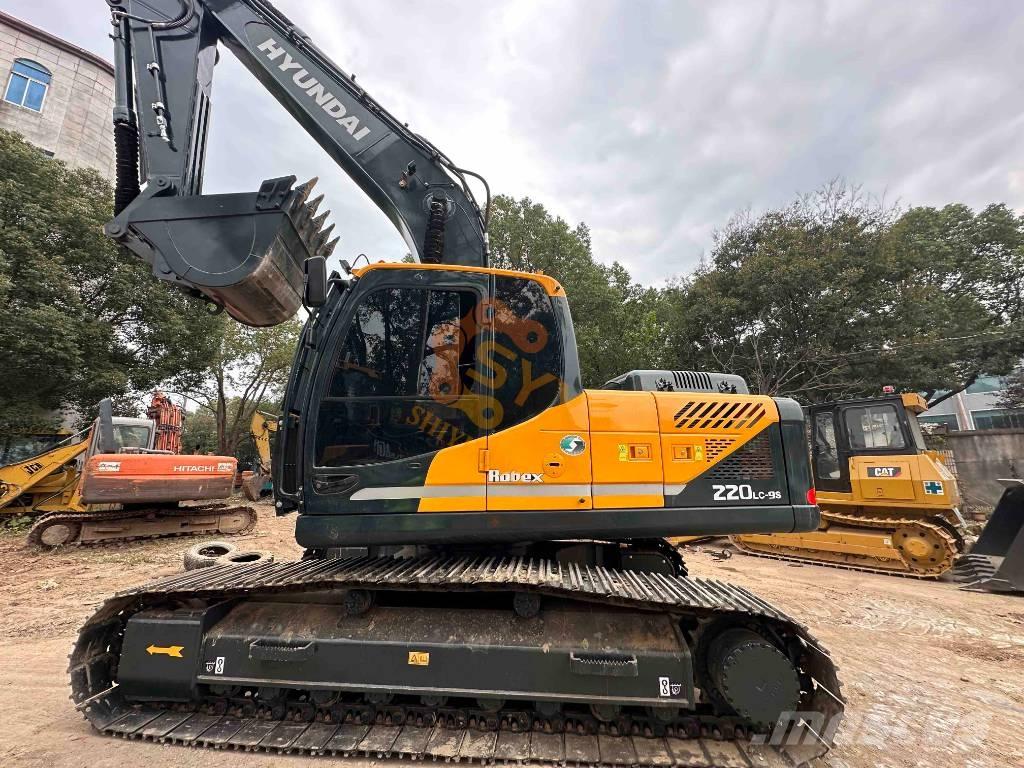 Hyundai Robex 220-9 履带挖掘机