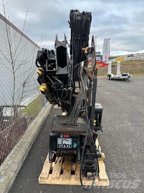 Hiab 122 B-3 CL 随车折臂吊