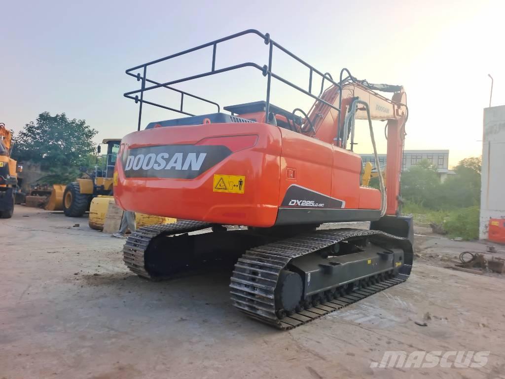 Doosan DX 225 LC 履带挖掘机