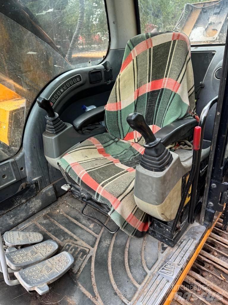 JCB JS 220 LC 履带挖掘机