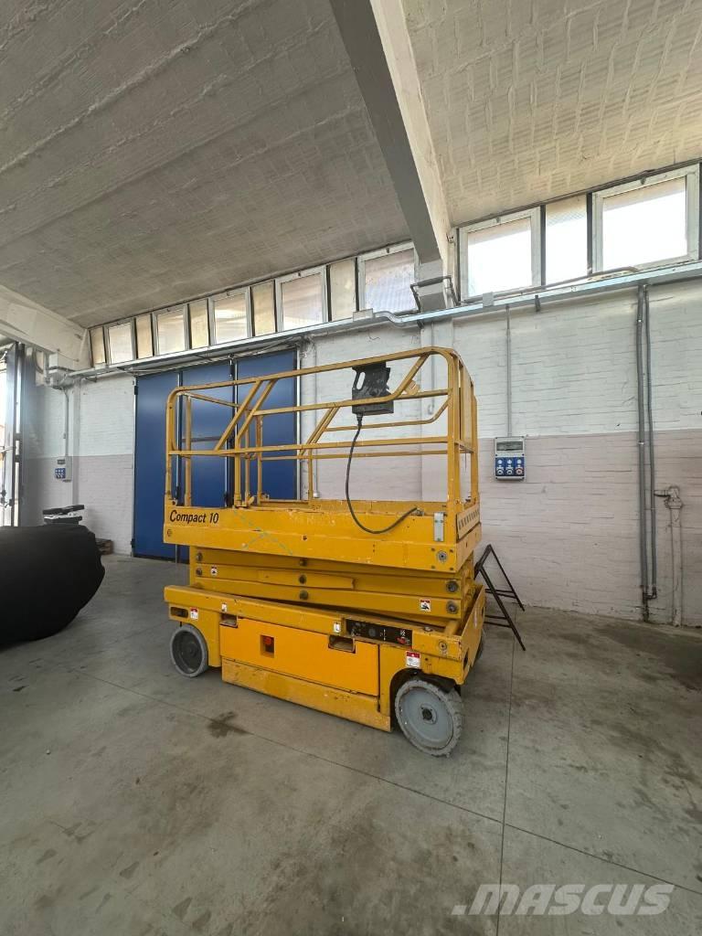 Haulotte Compact 10 剪叉式升降机