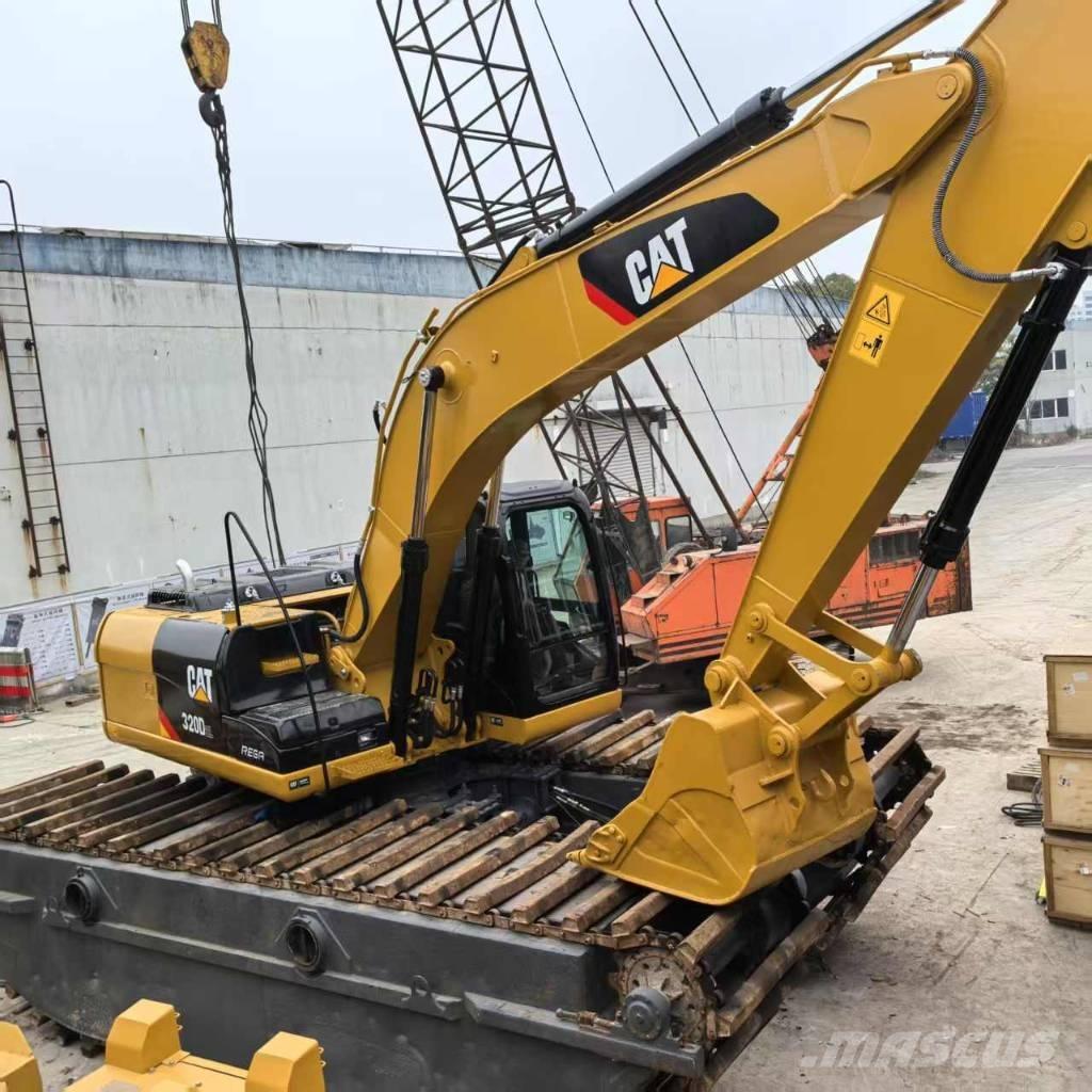CAT 320 D 水陆两栖挖掘机