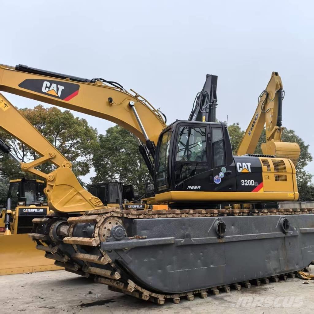 CAT 320 D 水陆两栖挖掘机