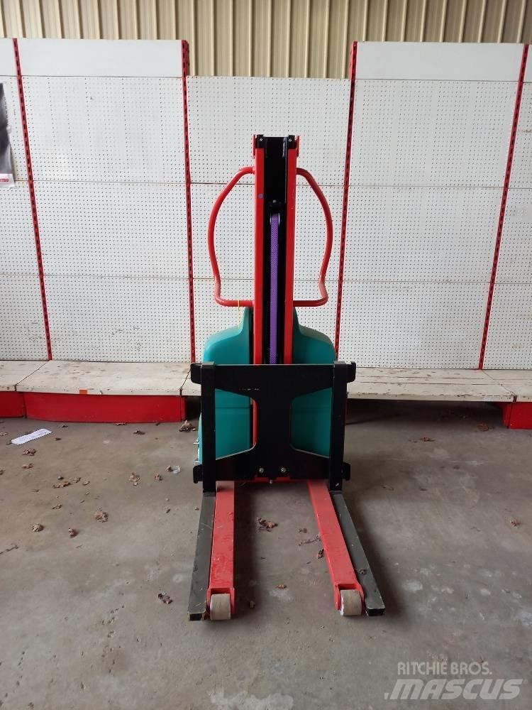 Manitou EB500 手推堆垛车