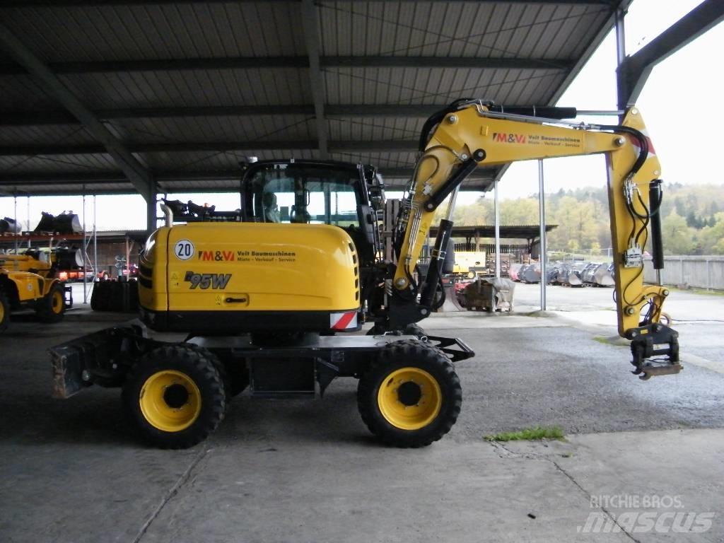 Yanmar B95W 轮式挖掘机