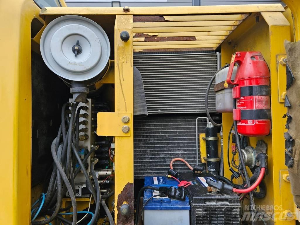 Komatsu PW 130ES-6K 轮式挖掘机