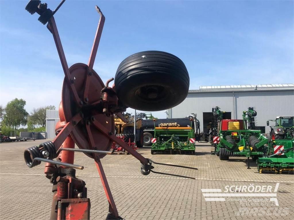 Kuhn GF 5000 MHA 犁耙和摊草机