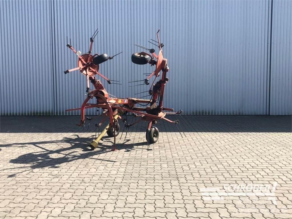 Kuhn GF 5000 MHA 犁耙和摊草机