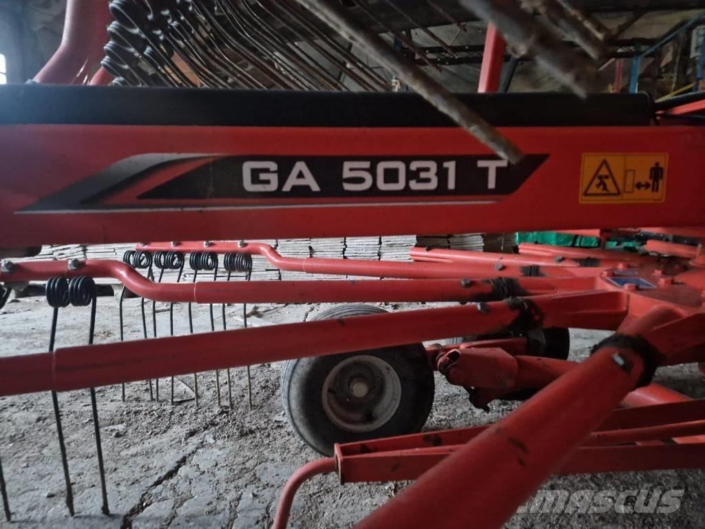 Kuhn 5031T 犁耙和摊草机