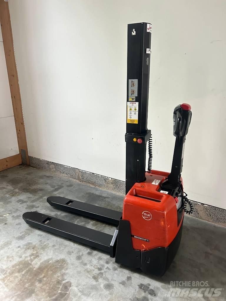 BT HWE 100 手推堆垛车