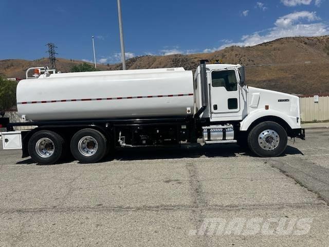 Kenworth T 800 油罐车