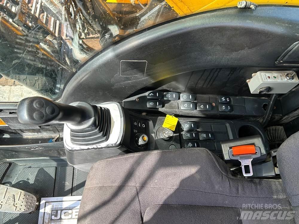 JCB JS220 LC 履带挖掘机