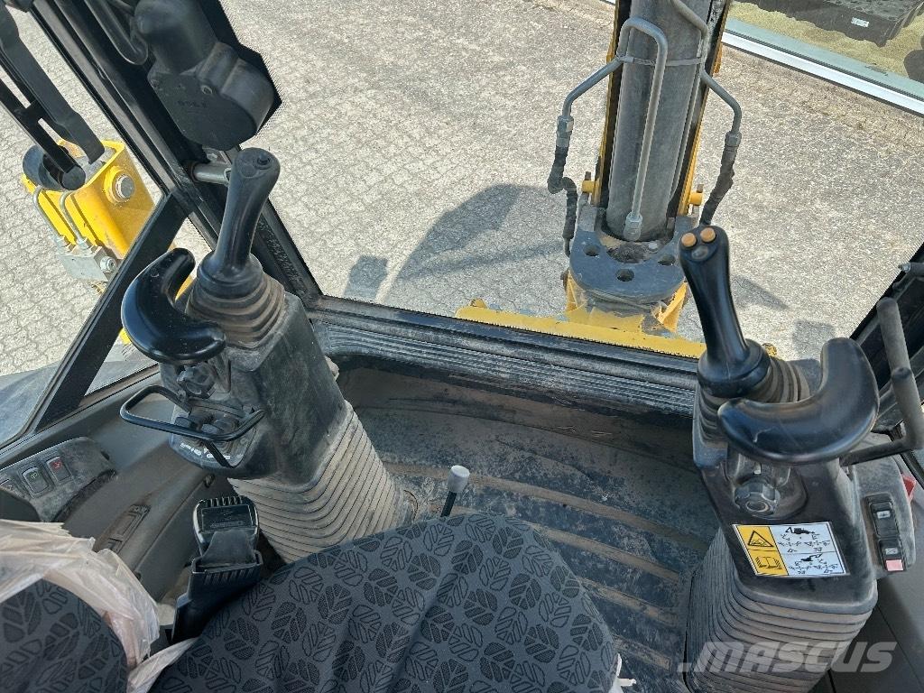 New Holland B 100 C 反铲装载机