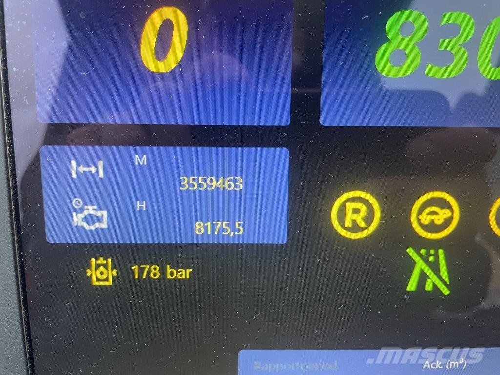 Komatsu 951 / C144 收割机