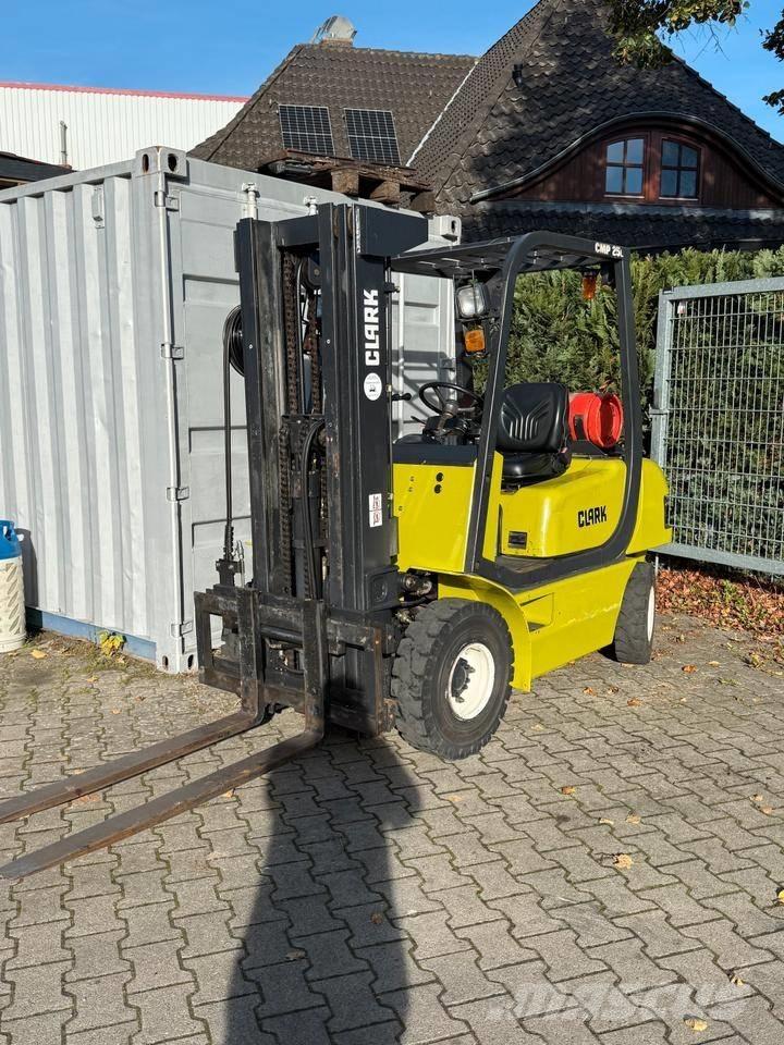 Clark CMP 25 L 天然气叉车