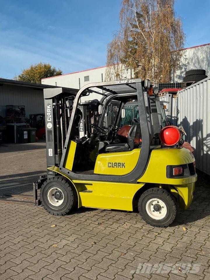 Clark CMP 25 L 天然气叉车