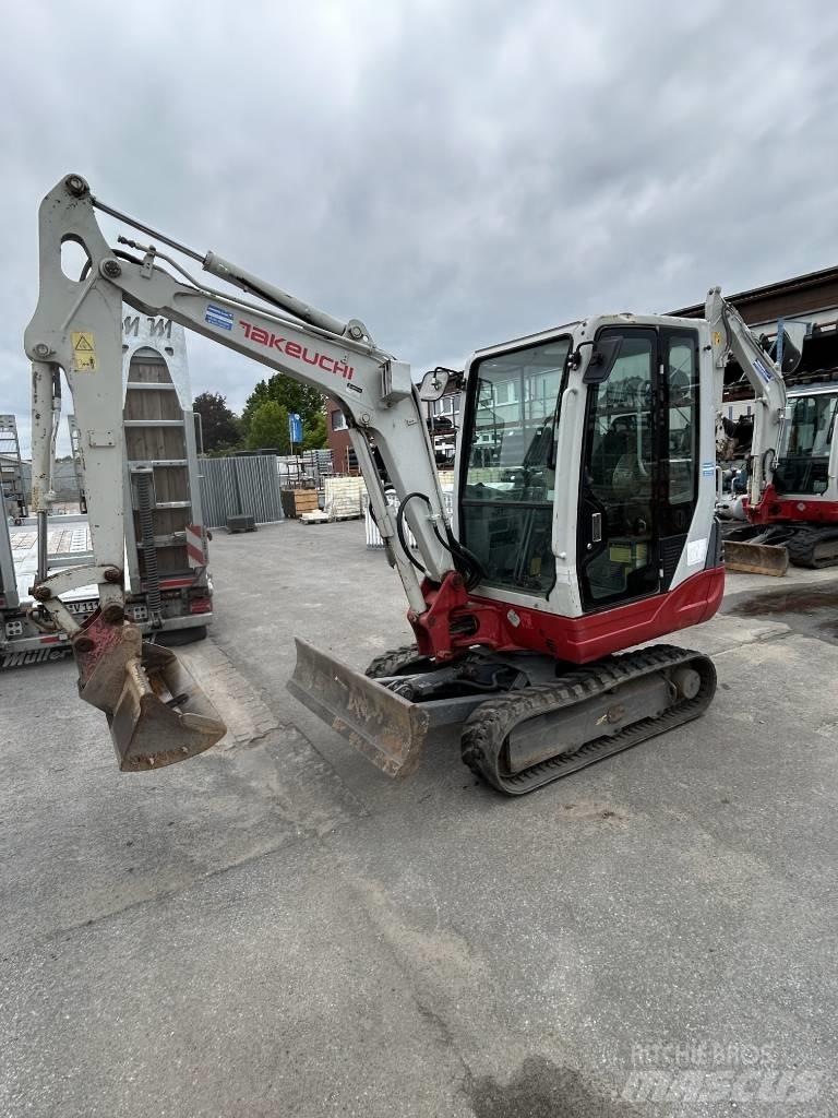 Takeuchi TB 228 小型挖掘机