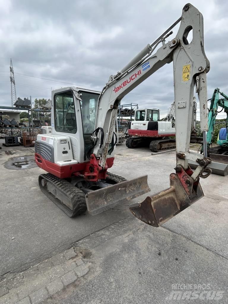 Takeuchi TB 228 小型挖掘机