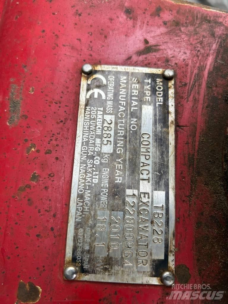 Takeuchi TB 228 小型挖掘机
