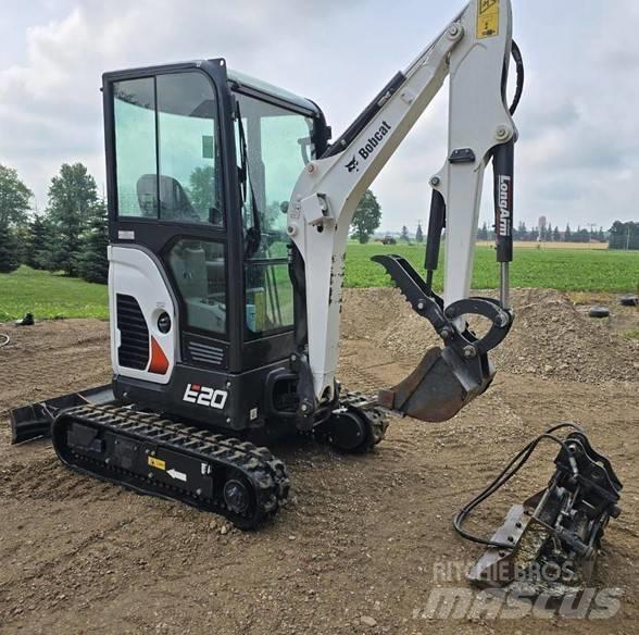 Bobcat E20 小型挖掘机