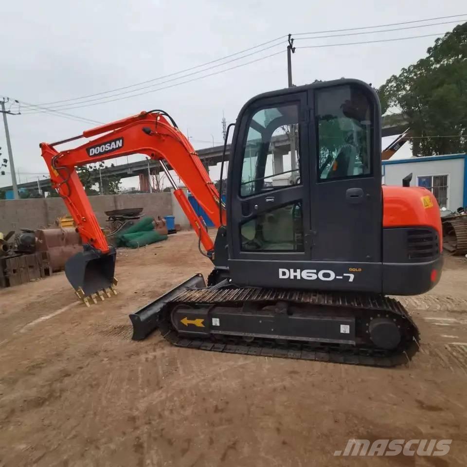 Doosan DH60-7 小型挖掘机