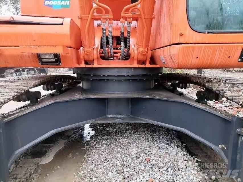 Doosan 225 LC-9 履带挖掘机