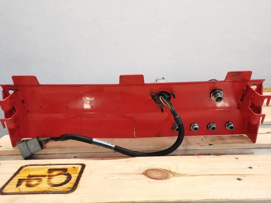 Manitou MLT shield 驾驶室与内部