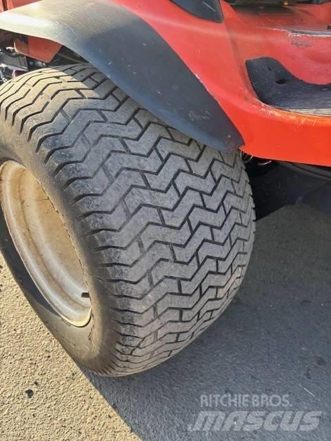 Kubota F 3090 骑乘式割草机
