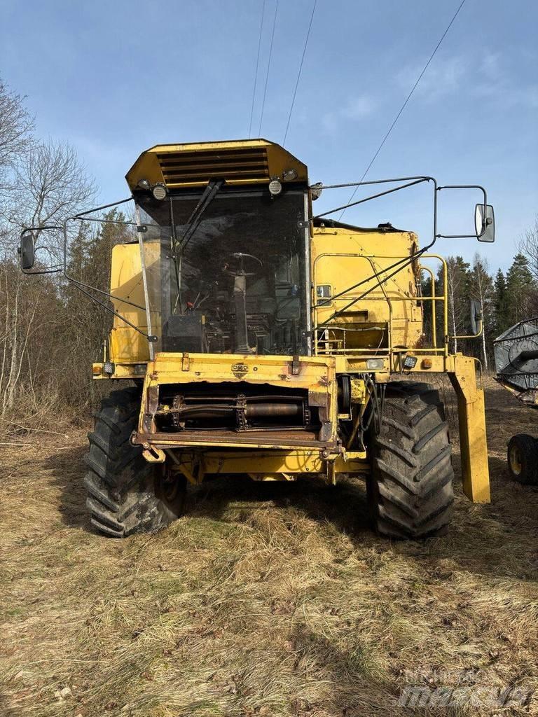 New Holland TX 36 联合收割机