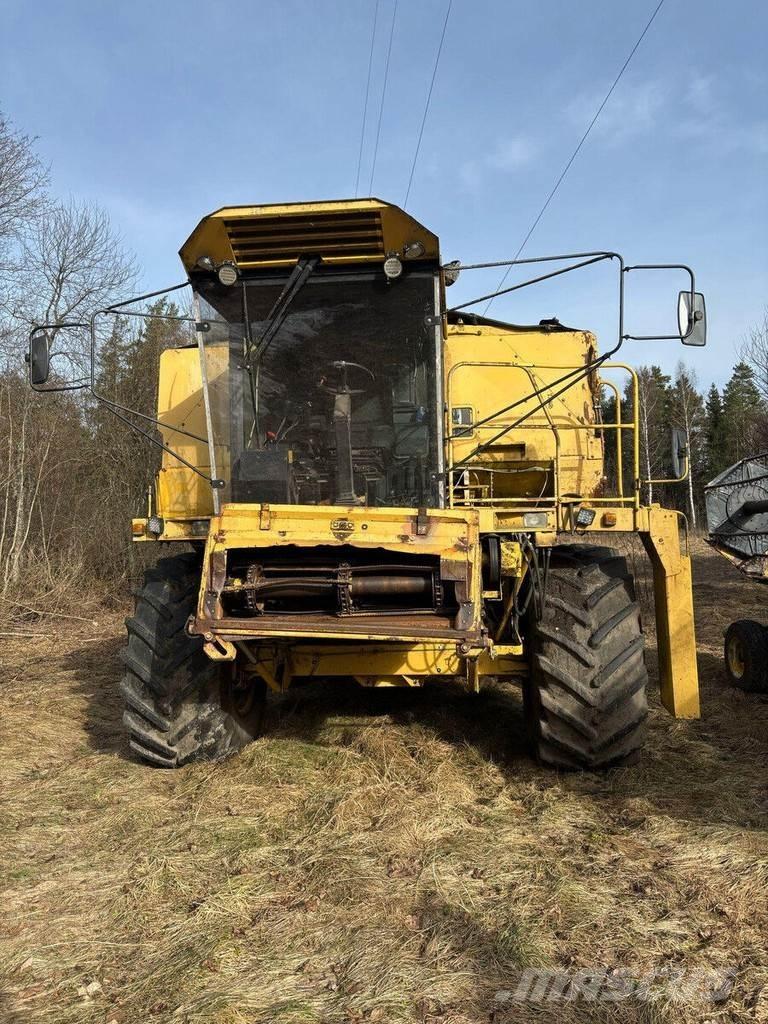 New Holland TX 36 联合收割机