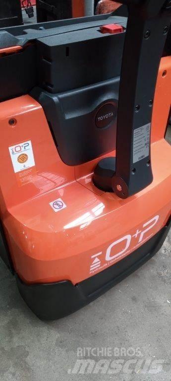 Toyota LWE 200 手摇升降机