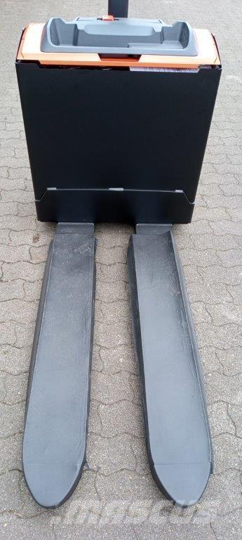 Toyota LWE 200 手推堆垛车