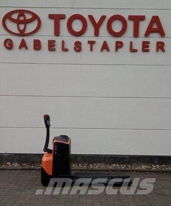 Toyota LWE 200 手推堆垛车