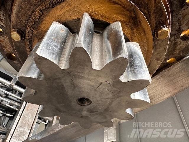 CAT 325 C Swing gear 传动装置
