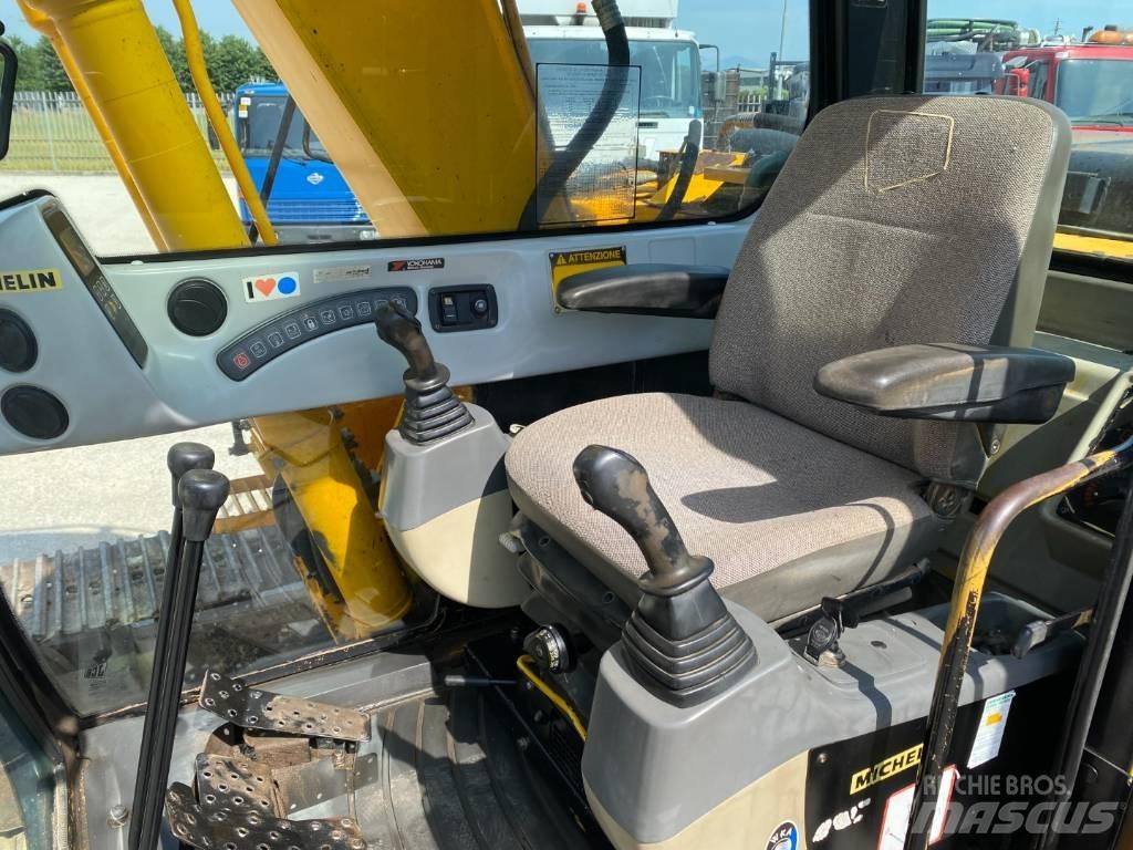 JCB JS 130 履带挖掘机
