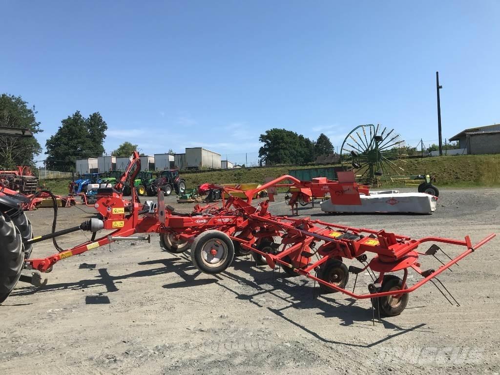 Kuhn GF 7702 T 犁耙和摊草机