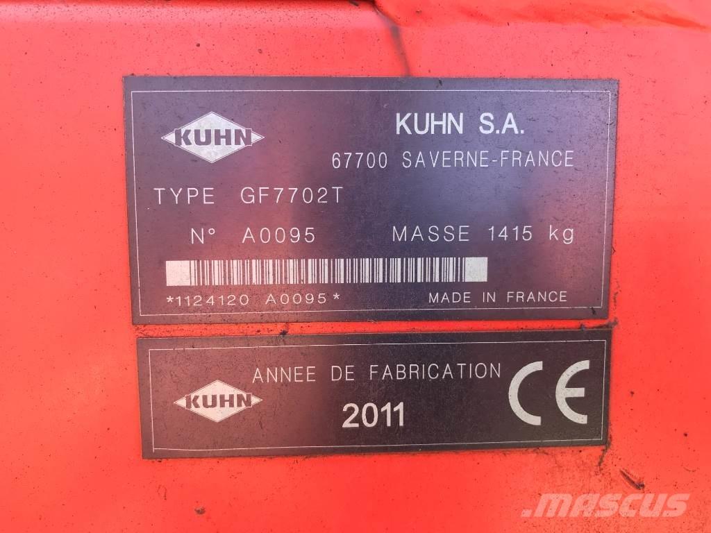 Kuhn GF 7702 T 犁耙和摊草机