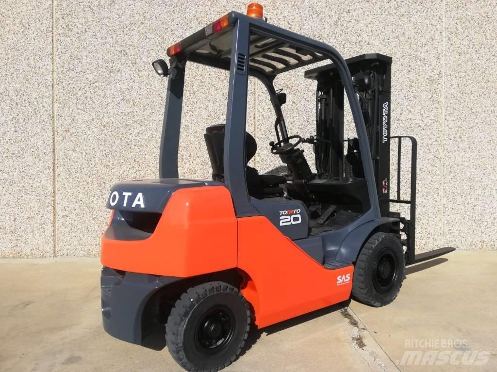 Toyota 02-8 FG F 20 天然气叉车